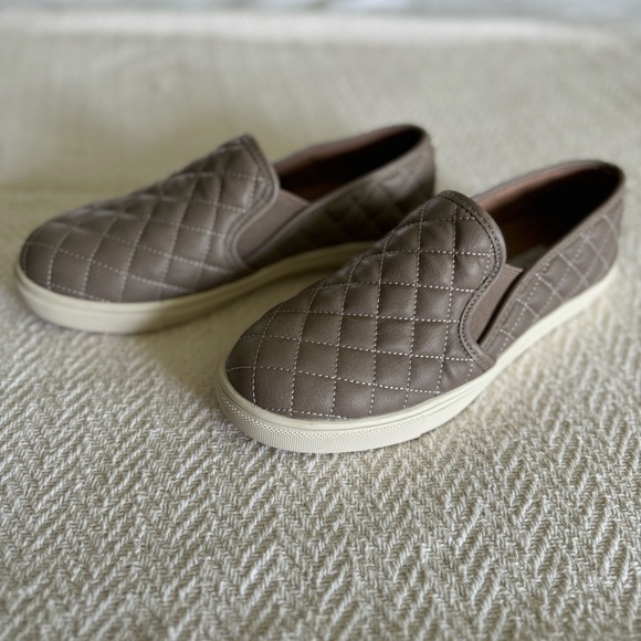 Steve Madden Ecentrcq Quilted Slip-on Sneaker - Picture 5 of 7